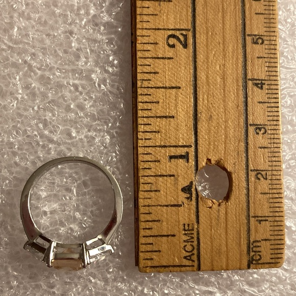 NWOT - Silvertone Square Champaigne Ring W/Flanking Trillium CZ Stones - Sz 7.25 - Picture 3 of 10